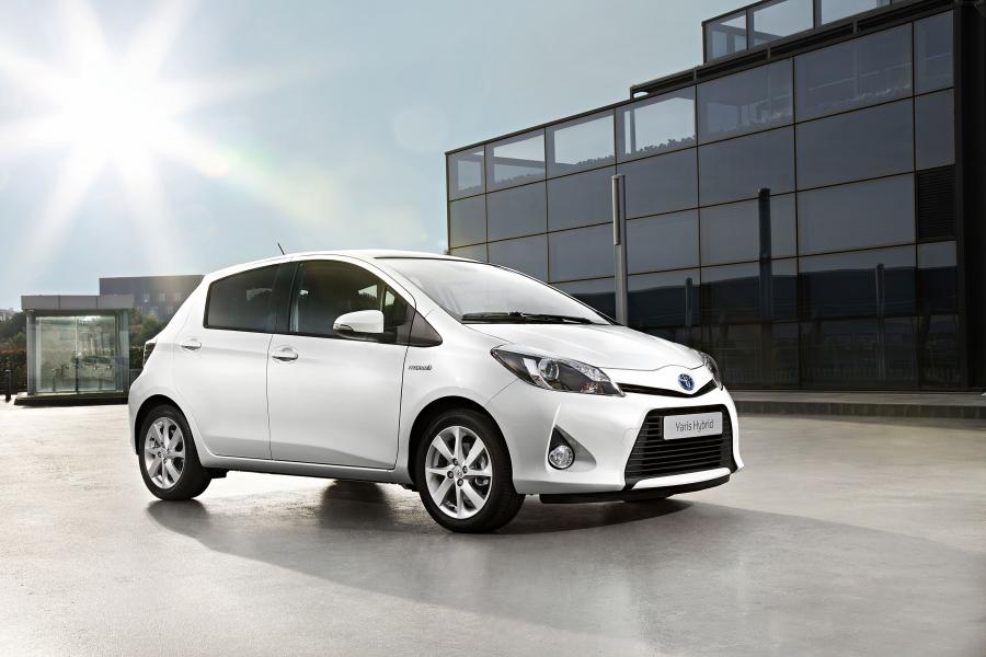  Toyota Yaris Hybrid 2012 года  (фото 26 из 35)